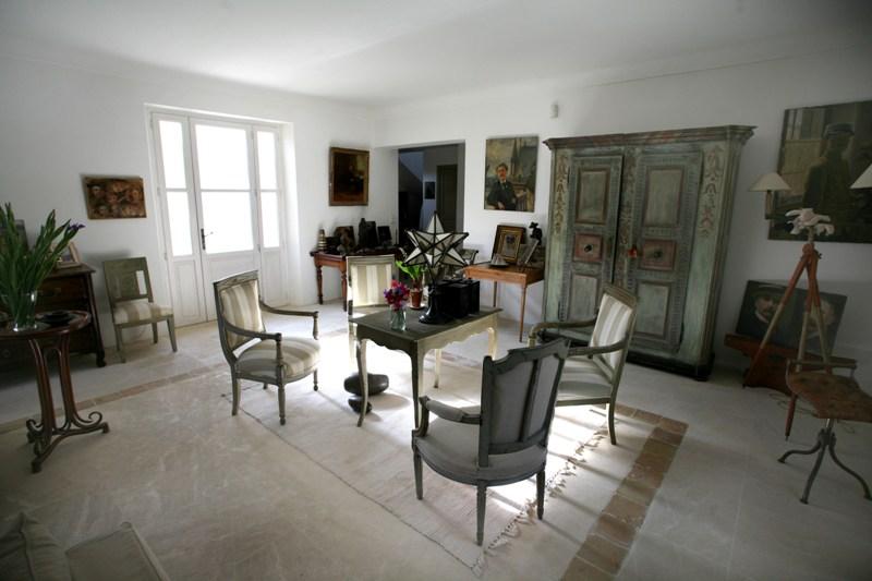 Mas in Luberon, in the heart of a nice village, with garden and swimming pool